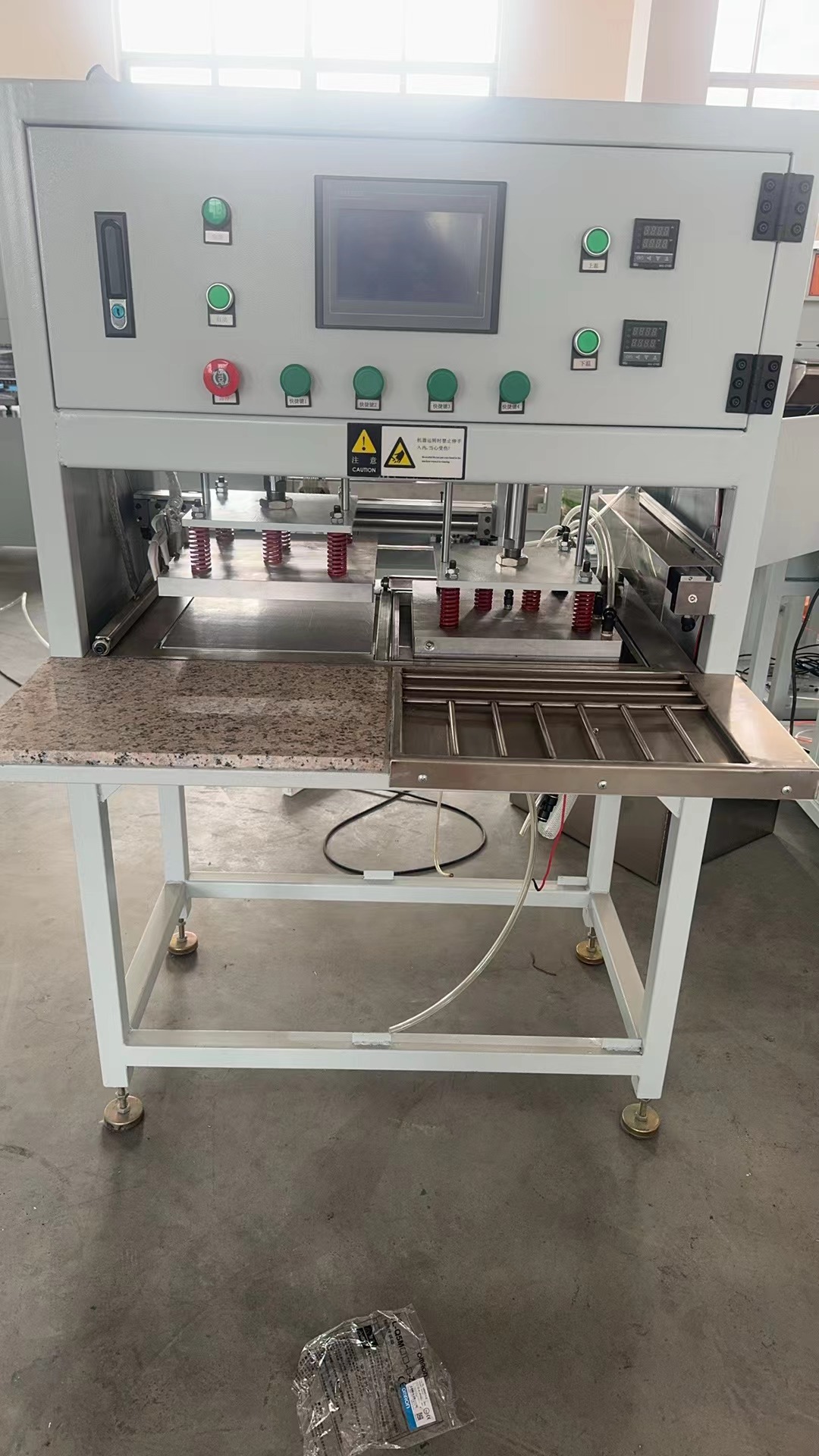 自动滴塑烤箱生产